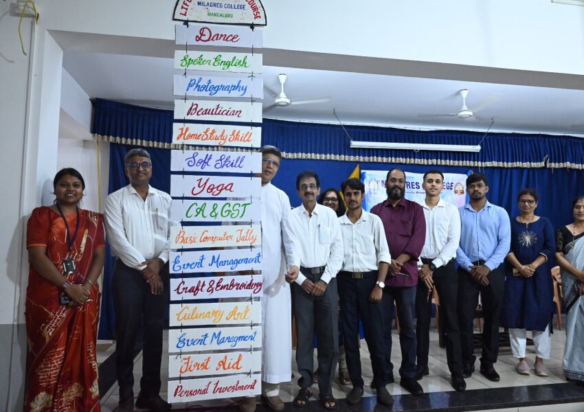 Blog thumbnail text-center